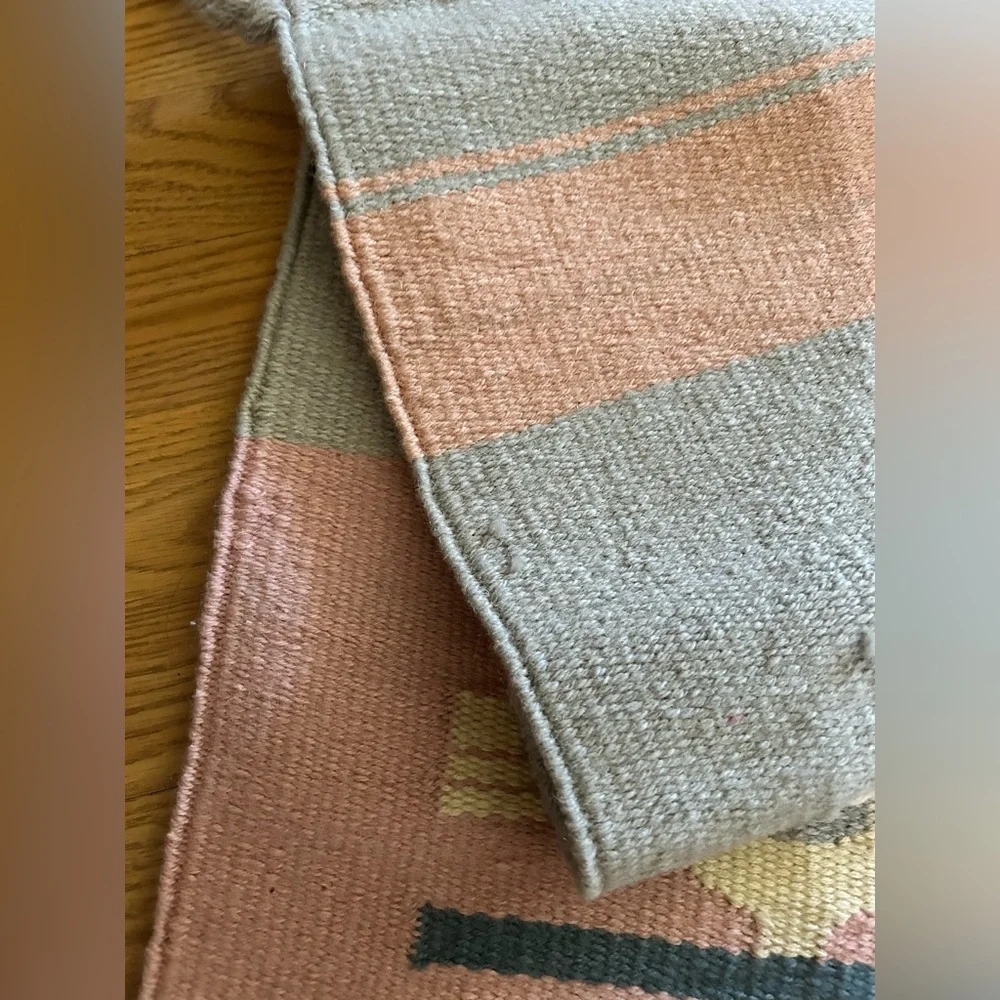 Wool handcrafted vintage rug with birds